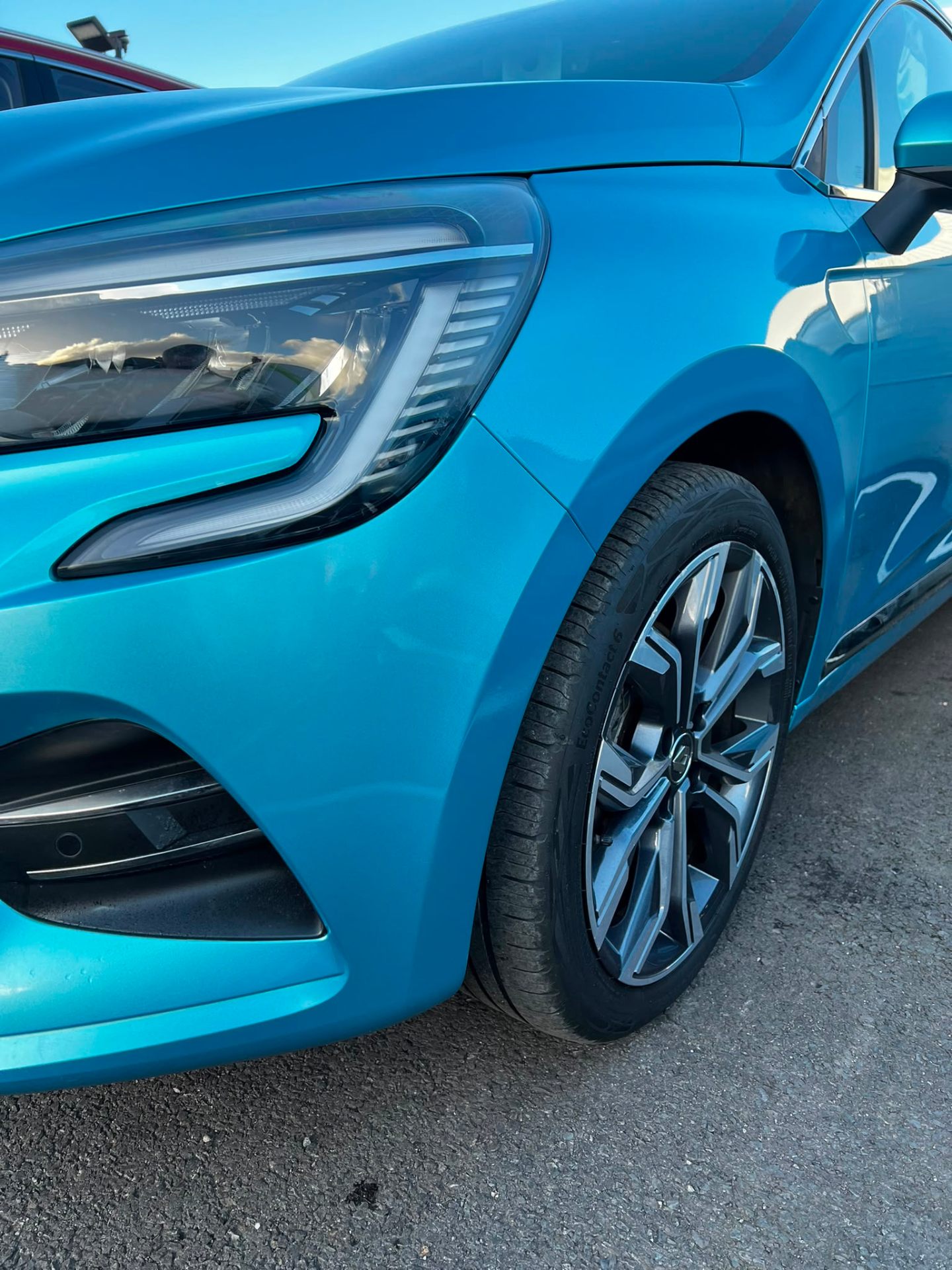 Mobile bumper repair on a blue Renault Clio, blended into original paint